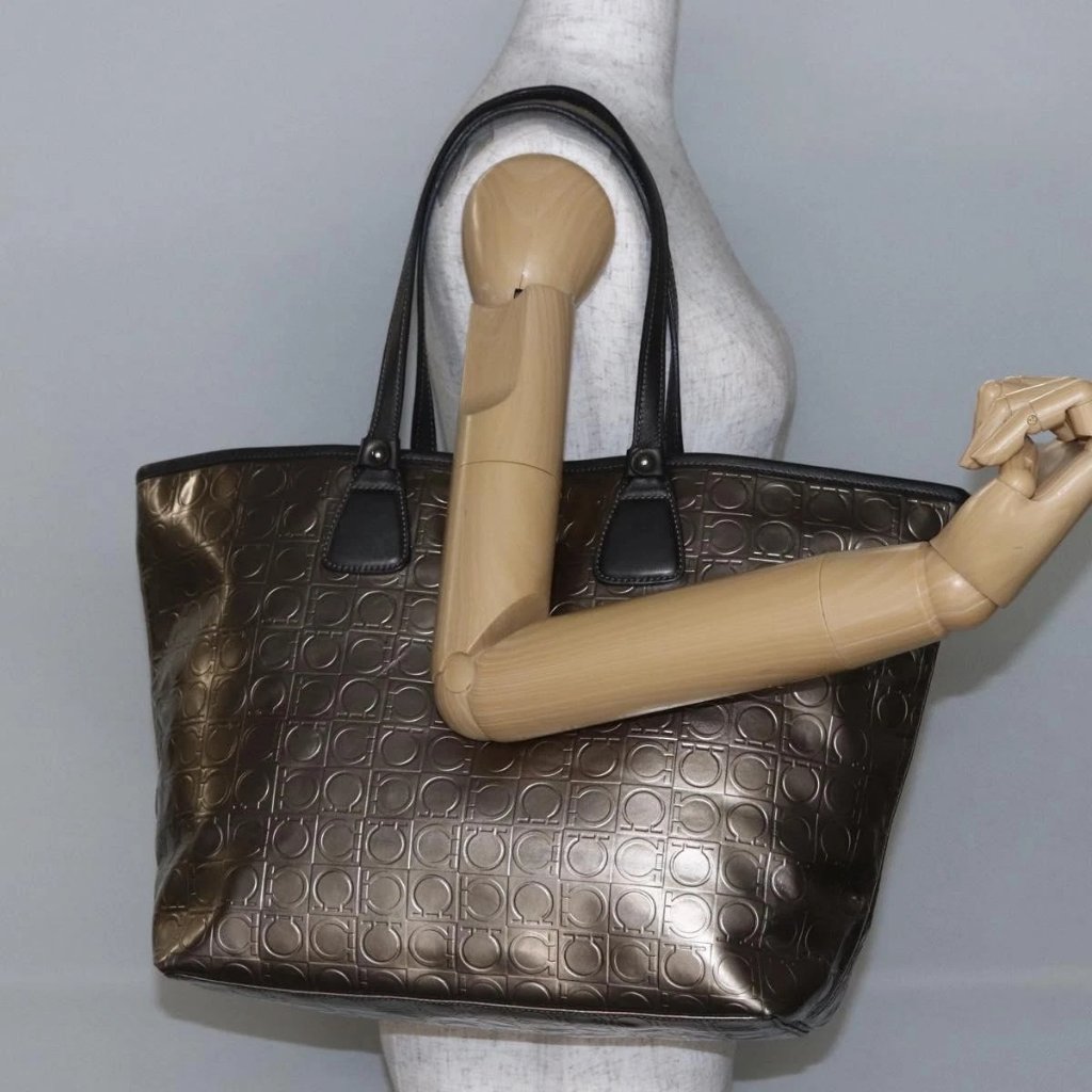 Salvatore Ferragamo Gancini Tote Bag Enamel Gold Auth